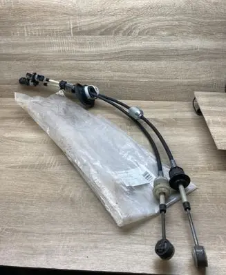 Peugeot 207 Gear shift cable linkage 113881 Peugeotgearcable