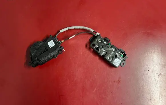 Tailgate/trunk/boot lock/catch/latch