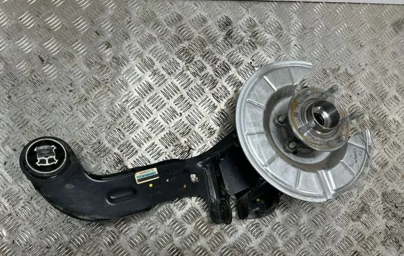Rear wheel hub