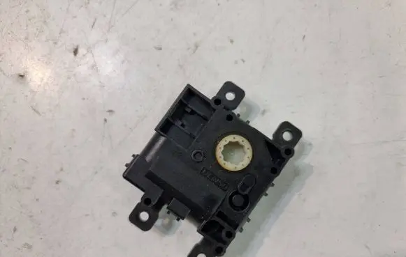 Toyota C-HR I Air flap motor/actuator 0638002031