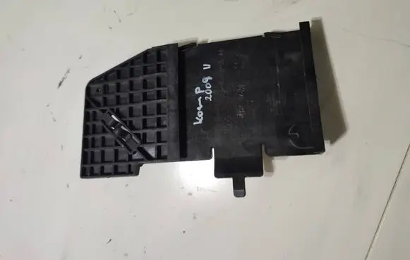 Other engine bay part