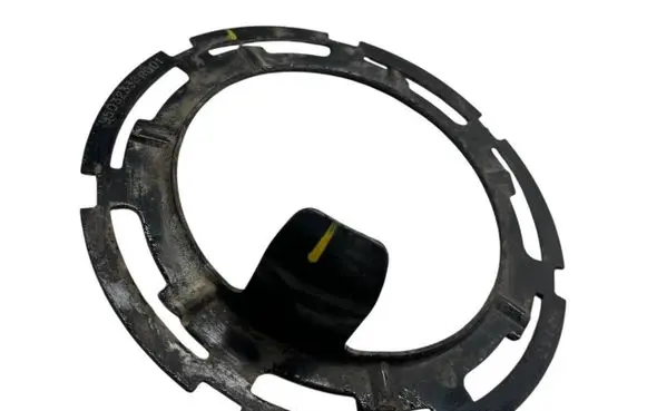 Opel Mokka X In tank fuel pump screw locking ring/nut 95032332R