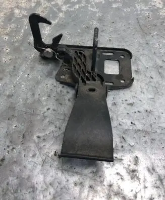 Audi A4 S4 B8 8K Engine bonnet/hood lock/latch loop/hook 8T0823480