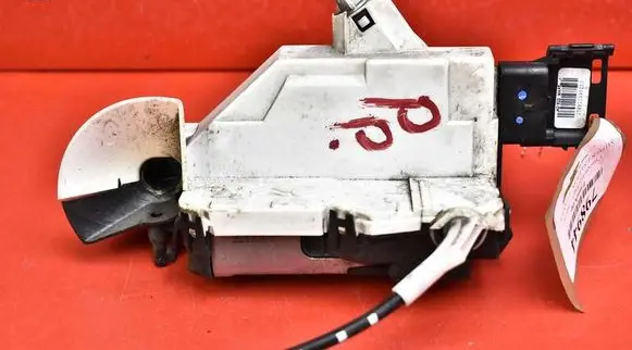 Citroen Berlingo Front door lock 828407
