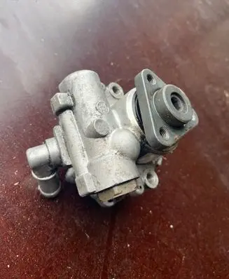Volkswagen PASSAT B6 Power steering pump