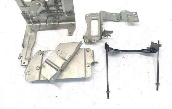 Battery bracket