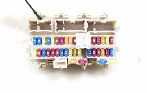 Nissan Qashqai Fuse module 243504EB0A