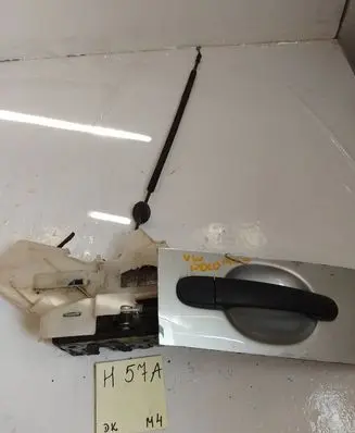 Volkswagen Polo IV 9N3 Front door lock 95623845596