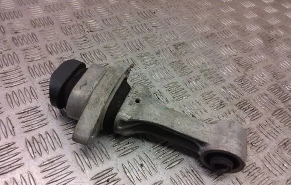 Hyundai Ioniq Engine mount bracket