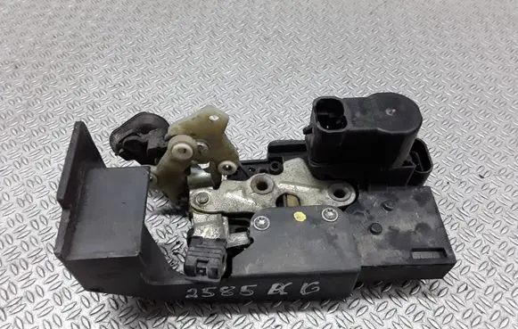Alfa Romeo 156 Rear door lock 16828898