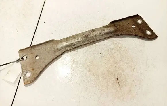 Engine mounting bracket