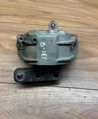 Volkswagen Golf V Engine mount bracket 1K0199262