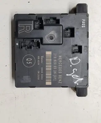 Mercedes-Benz CLS C219 Door control unit/module 2198200326