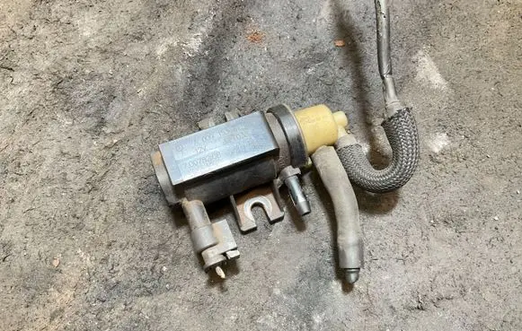 Mercedes-Benz Sprinter W906 Turbo solenoid valve A0091533128 14T038