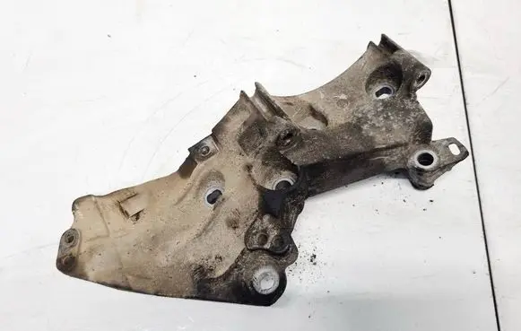 Peugeot 4007 Engine mounting bracket 8200669494