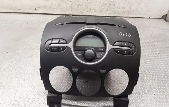 Mazda 2 Radio/CD/DVD/GPS head unit DF7466AR0