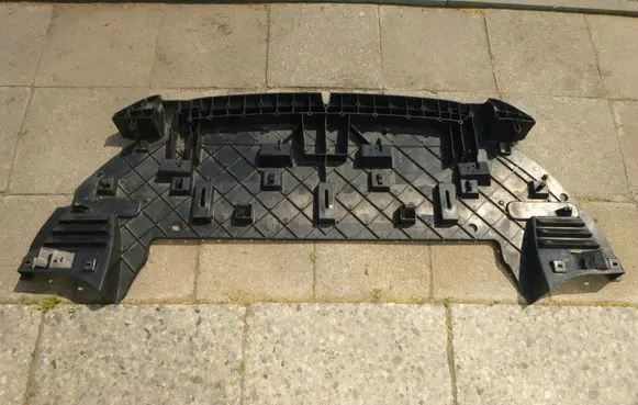 Peugeot 5008 Front bumper skid plate/under tray 9686646580