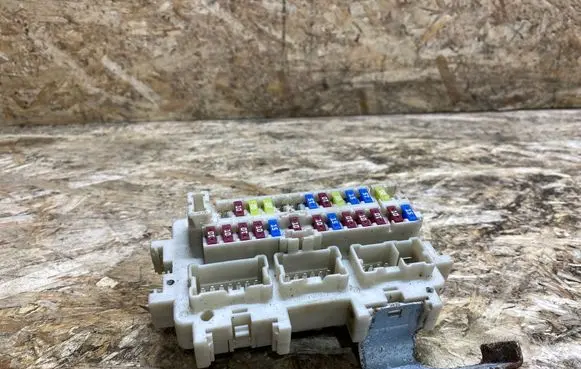 Infiniti G37 Fuse module 1NF1A 2J15