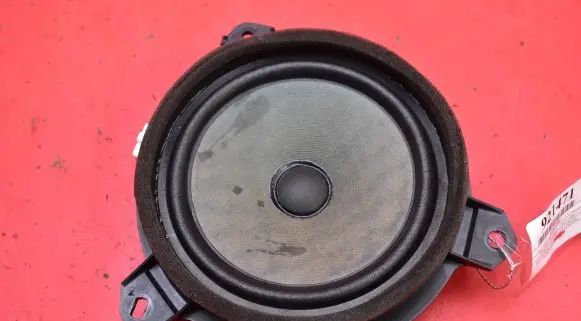 Toyota Avensis T220 Subwoofer speaker
