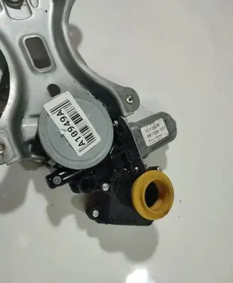 Toyota Corolla Verso AR10 Front door window regulator motor T0Y260WJJB