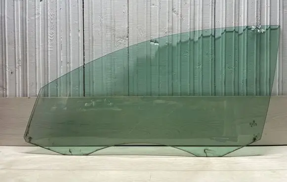 Volkswagen PASSAT B7 Front door window glass four-door 43R00082 A011404 DOT90M40AS2