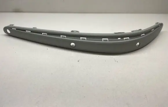 Front bumper splitter molding