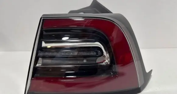 Tesla Model 3 Rear/tail lights 107740000g 1077400-00-g 1077400