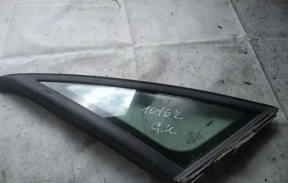 Audi A4 S4 B5 8D Rear side window AS2