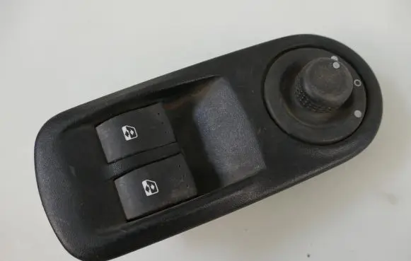 Renault Master II Electric window control switch 8200206603