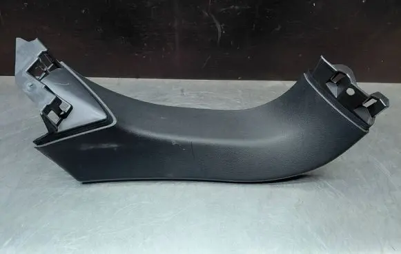 Renault Megane IV Tailgate/trunk side cover trim 909037679R