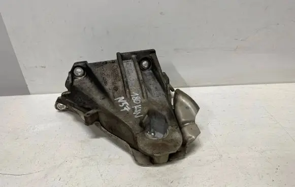 BMW X5 E70 Engine mounting bracket 6790022