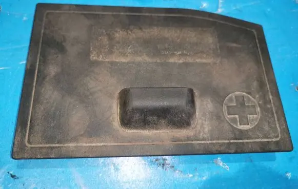 Audi A4 S4 B8 8K Battery box tray cover/lid 8K1819424