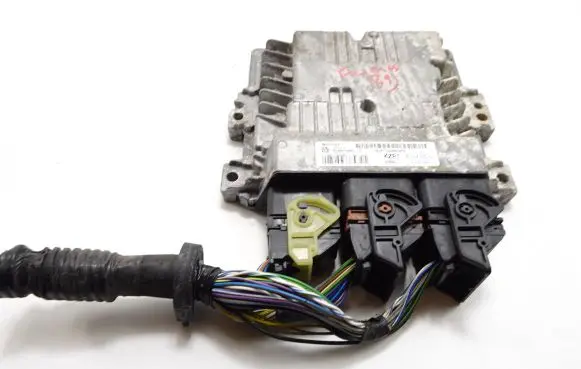Ford Focus Engine control unit/module BV6112A650DEB S180133051