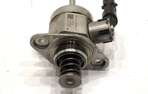 Alfa Romeo Stelvio Fuel injection high pressure pump 50050785