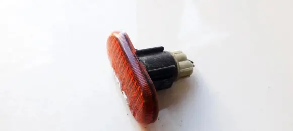 Front fender indicator light