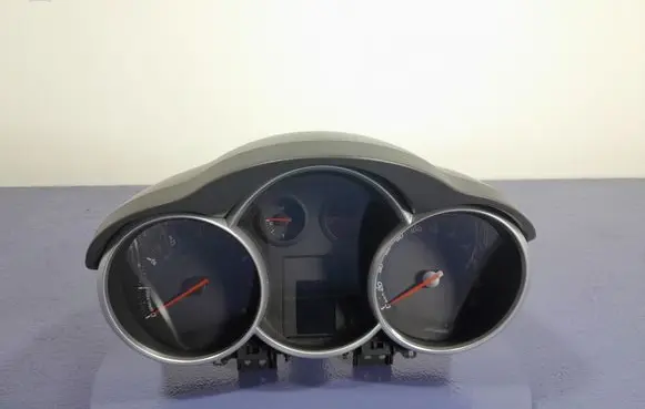 Chevrolet Cruze Speedometer (instrument cluster) 92824448
