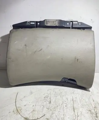 Volvo V70 Glove box 8650324