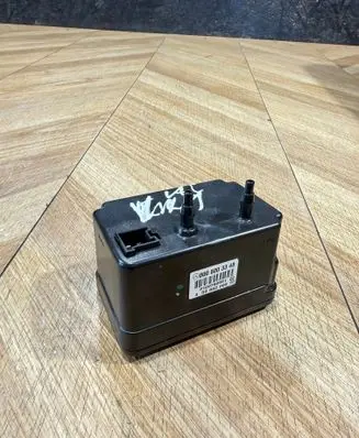 Mercedes-Benz C W204 Central locking vacuum pump 0008003348 3120790551 A5998200010