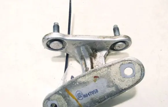 Mercedes-Benz C AMG W204 Rear door lower hinge a047058