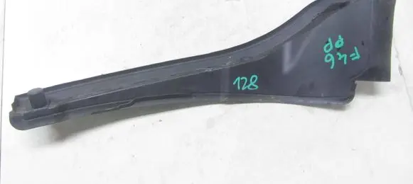 BMW 2 F46 Fender end trim 7300518
