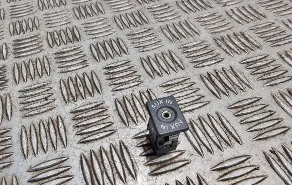 Volkswagen Golf V AUX in-socket connector 5M0035724