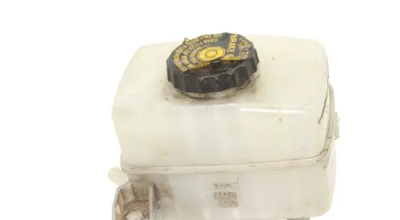 Lexus RX 330 - 350 - 400H Brake fluid reservoir 13231140500
