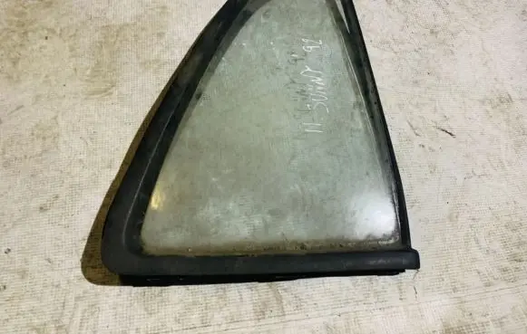 Rear vent window glass