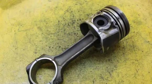 Citroen Jumper Piston with connecting rod 383