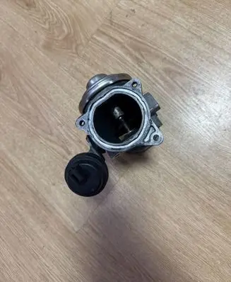 Volkswagen PASSAT B5.5 Throttle valve 038131501AL 247611102 038129637L