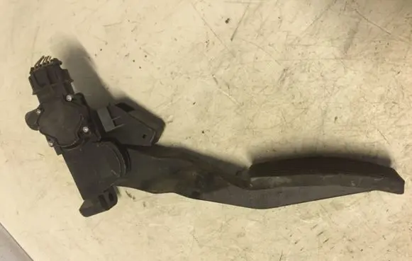 Opel Zafira A Accelerator throttle pedal 0281002298