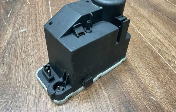 Mercedes-Benz E W124 Central locking vacuum pump 1248001148