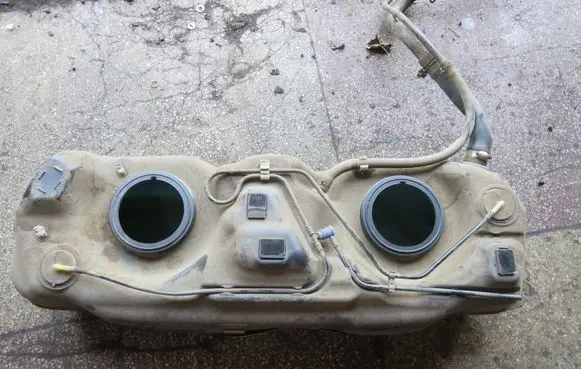Suzuki Swift II Fuel tank KRIS235789