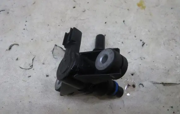 Ford Mondeo MK V Electromagnetic valve 
