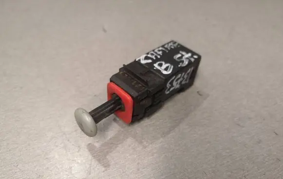 Opel Zafira B Brake pedal sensor switch 55701395 869619858